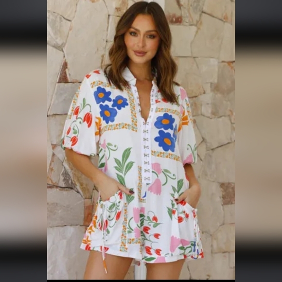 White Floral Print Split Neck Pocketed Shirt Collar Romper - Picture 3 of 7